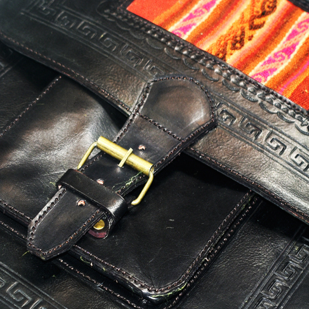 Morral cuzqueño tallado con aguayo