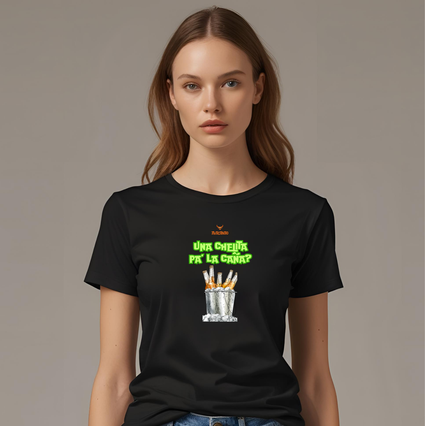 Polera Polo negra 100% algodón con frase típica chilena "Una chelita pa la caña"